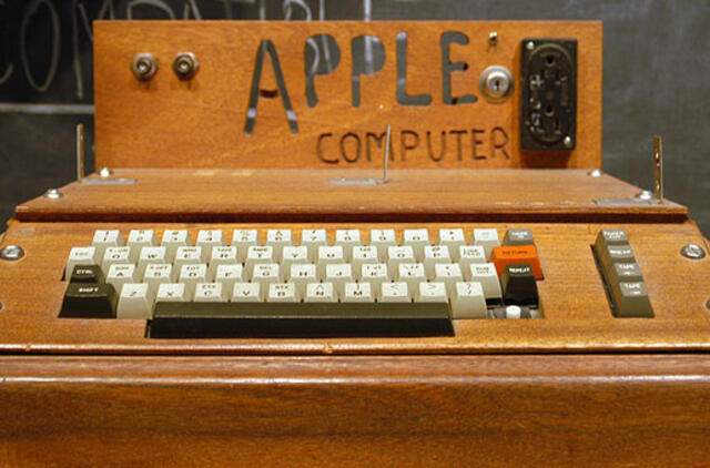 Vienas pirmųjų "Apple" kompiuterių aukcione parduotas už 500 000 eurų