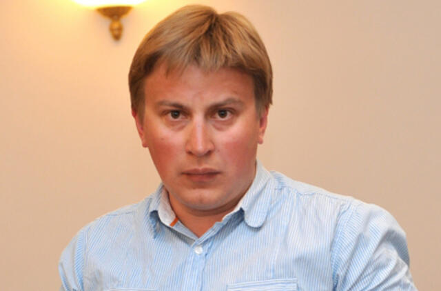 Žurnalistinis tyrimas: skolų medžiotojai, įsigiję turtingos bendrovės 150 litų skolą, skelbia įmonei bankrotą, o turtas išparduodamas