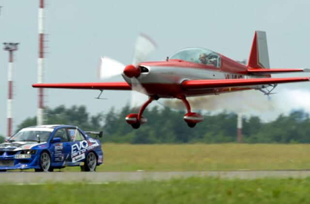 Epizodas iš Vilniaus akrobatinio skraidymo šventės