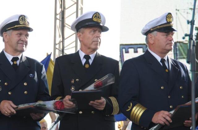 Jūrininkams išdalinti pagarbos ženklai