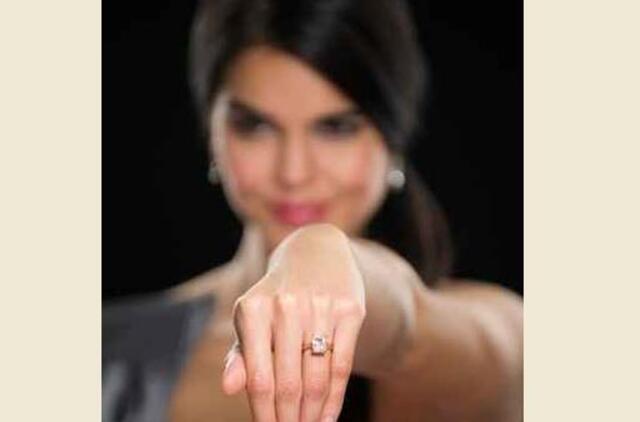 Miręs senelis ant piršto