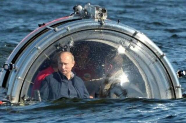 Vladimiras Putinas su povandenine kapsule paniro į Baltijos jūrą