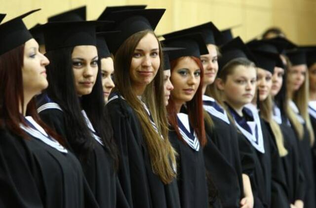 8000 absolventų tapo bedarbiais