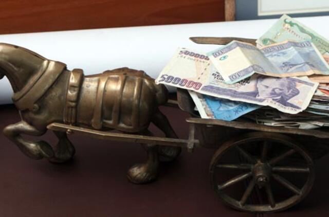 Ekspertai siūlo negąsdinti darbuotojų dideliais atlyginimais