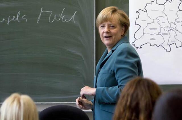 Fizikės diplomą turinti Angela Merkel dvyliktokus mokė istorijos