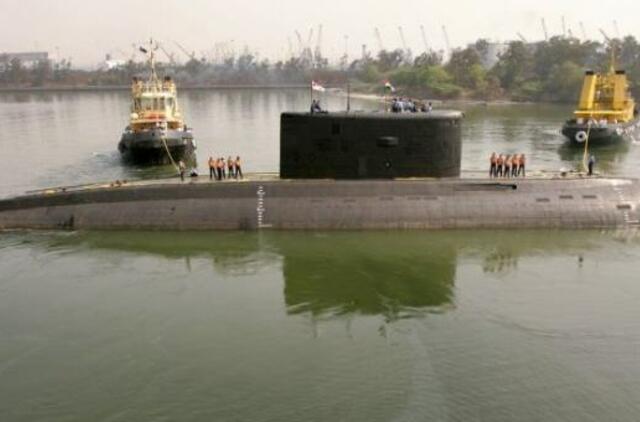 Indija: kilus gaisrui, nuskendo povandeninis laivas