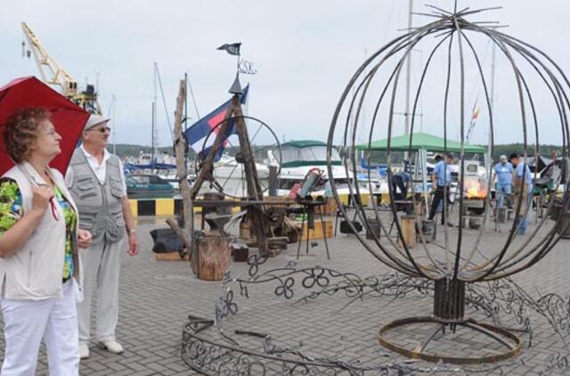 Kalviai miestui dovanoja Meilės medį