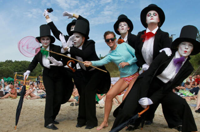 Karklės pramogų jūra veršis per kraštus