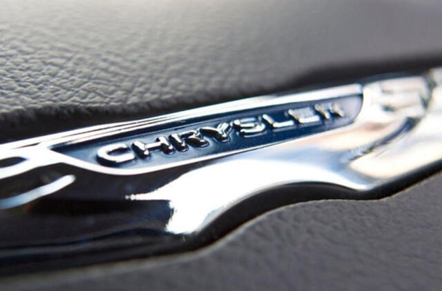 Norėjo priregistruoti vogtą "Chrysler"