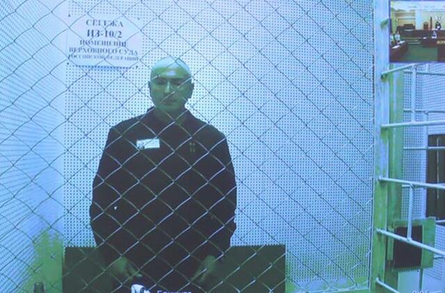 Teismas dviem mėnesiais sumažino Michailui Chodorkovskiui skirtą kalinimo bausmę