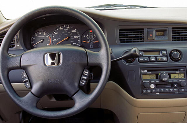 "Honda" dėl oro pagalvės sistemos gedimo atšauks 405 tūkst. automobilių