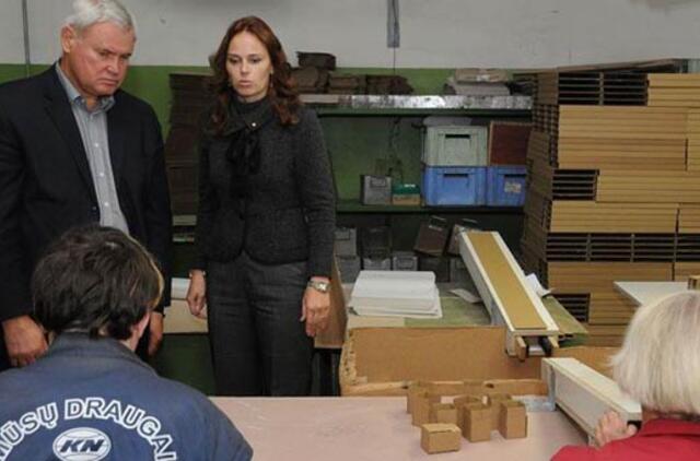 Įveikiantiesiems negalią darbu reikia lengvatų