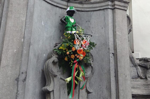 Lietuvos krepšinio rinktinės aprangą matuojasi ir skulptūrinis Briuselio berniukas