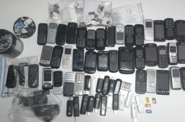 Pravieniškėse per kratą rasta nemažai nuteistiesiems draudžiamų turėti daiktų