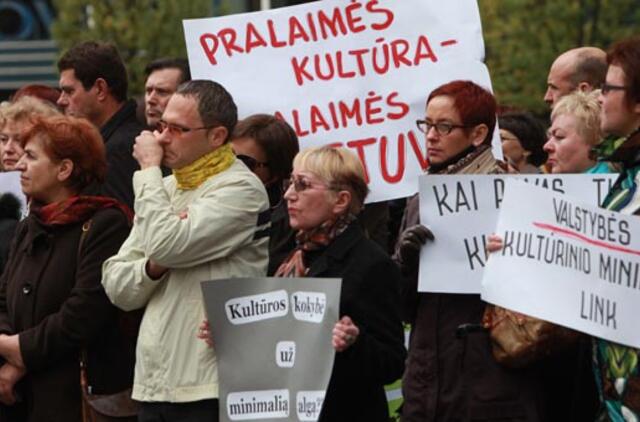 Protestas prieš elgetų atlyginimus - tylusis koncertas