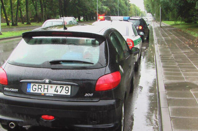 Senolis nepastebėjo, jog partrenkė žmones?