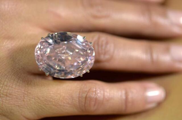 "Sotheby" aukcione Šveicarijoje bus parduodamas 60 mln. JAV dolerių vertės rožinis deimantas