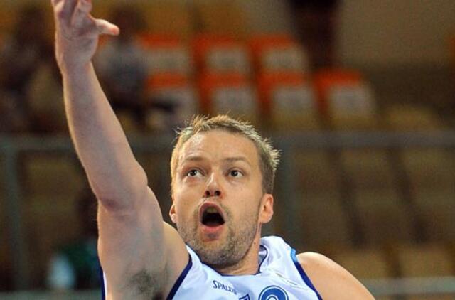 Suomių netektis: gimtadienio dieną Hanno Mottolai trūko kelio raiščiai (video)