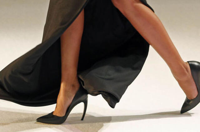 Batai ir rankinė: ar būtina derinti?