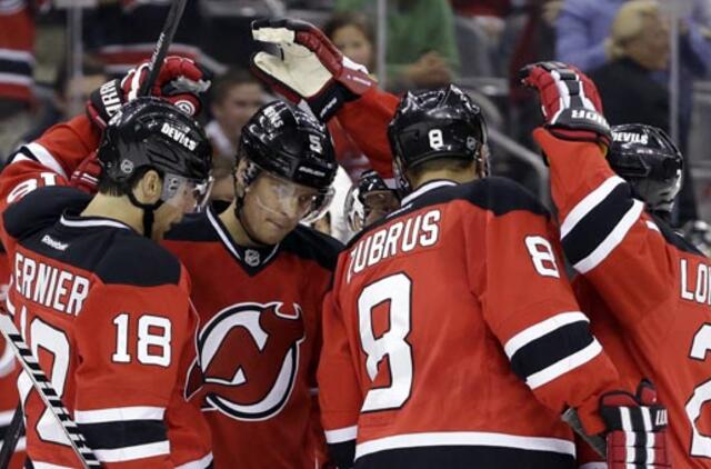 "Devils" su Dainiumi Zubrumi iškovojo pergalę Bostone