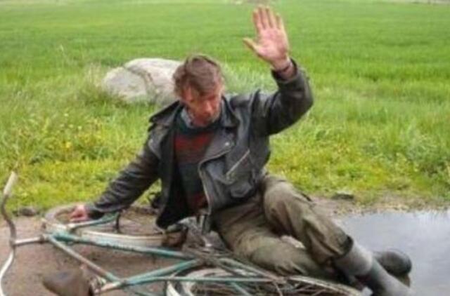 Girtas dviratininkas siūlė 20 litų