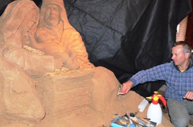 Palangoje iš smėlio sukurta prakartėlė