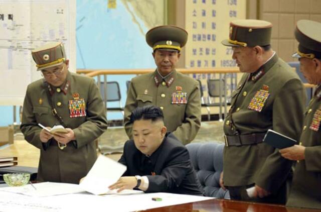 Šiaurės Korėja nurodė kariuomenei būti parengtyje