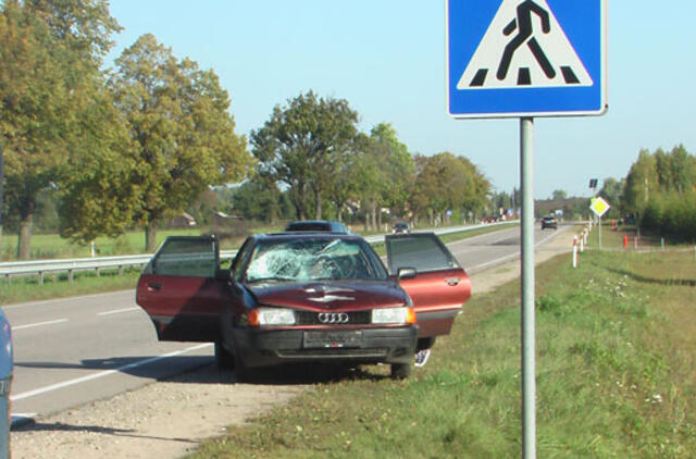 Studentas partrenkė per perėją ėjusią moterį