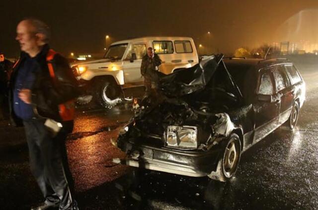 Sugalvojęs apsisukti vairuotojas sukėlė avariją