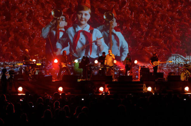 60-ies metrų ekranas, tonos šviesų ir garso aparatūros – visa tai vieninteliame DDT koncerte Kaune