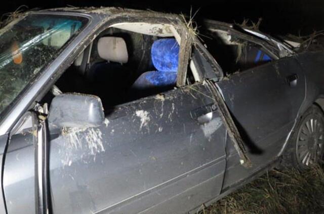 Palikęs sužeistą draugą, vairuotojas pabėgo