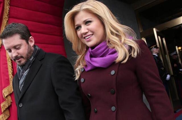 Keli Klarkson laukiasi pirmagimio