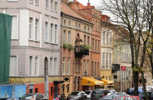 Nešildo, bet pinigų prašo