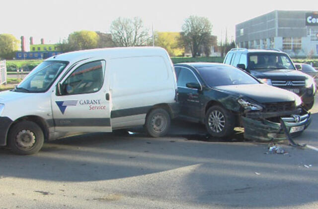 Po avarijos vairuotojai nepripažino savo kaltės