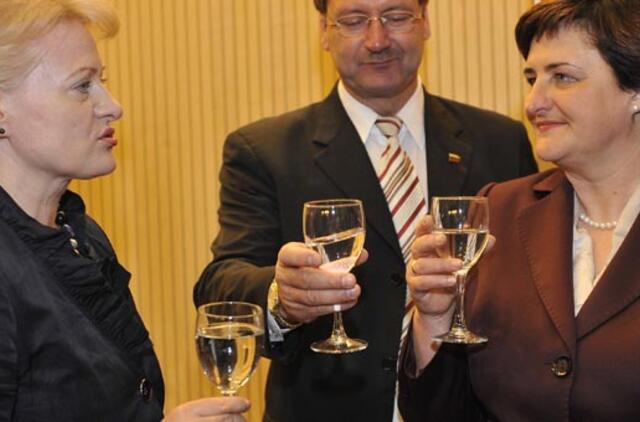 Prezidentė su Seimo pirmininke susitikti nežada