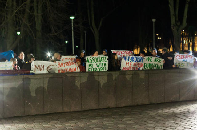 Prie Valdovų rūmų, kur rinkosi ES vadovai, – įvairios protestuotojų akcijos