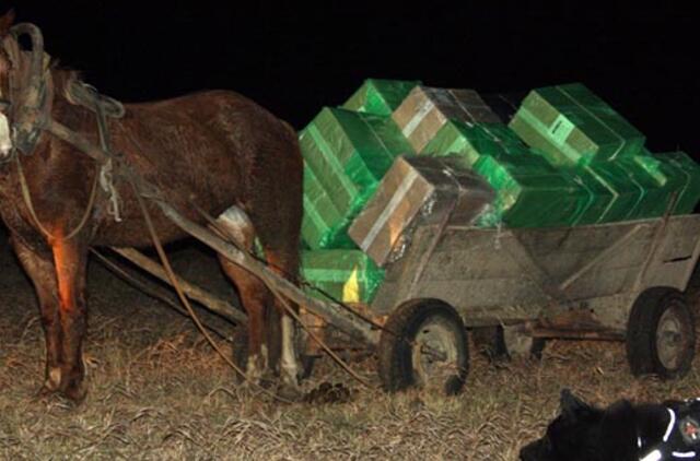 Kontrabandininkai neteko ir rūkalų, ir arklio, ir vežimo