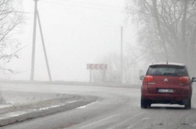 Lietuvoje dar yra pažliugusiu sniegu padengtų kelių