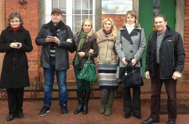 "Norisi būti šviesa ašarų pakalnėje"