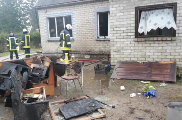 Per sprogimą namą išgelbėjo seni langai