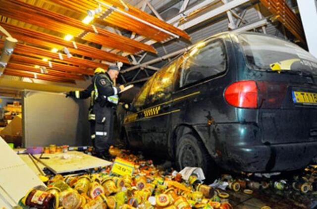 Po skrydžio į sieną atsisveikins su darbu