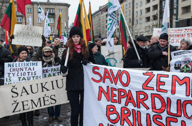 Prie Seimo - protestas prieš žemės pardavimą užsieniečiams