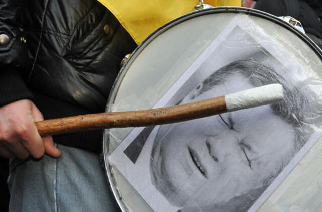 Ukraina: vidaus kariuomenės kariškiai ardo opozicijos barikadas ir palapinių miestelį