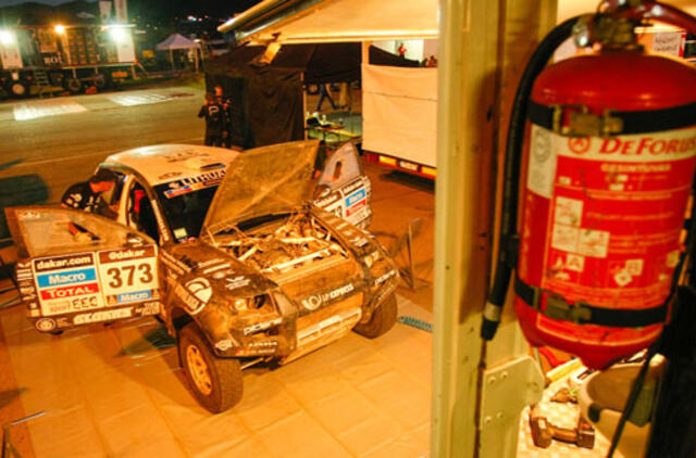 Benediktas Vanagas pasiryžęs tęsti lenktynes su sužeista plaštaka