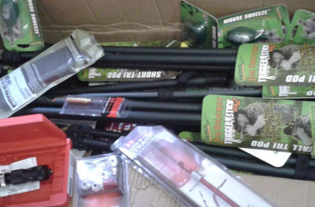 Deklaravo puodus, bet vežė ginklų dalis