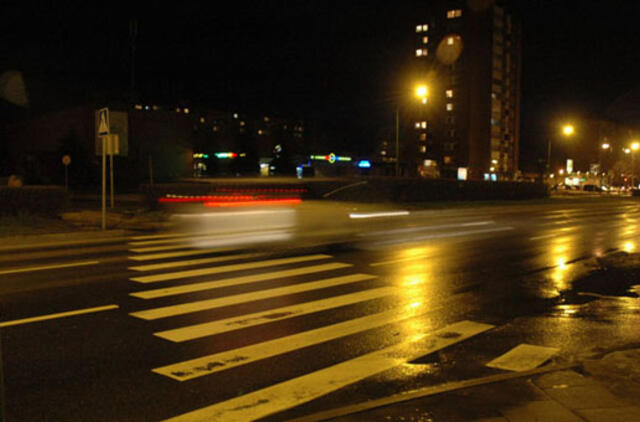 Dėl sniego trūkumo pėsčiųjų sužalojama daugiau