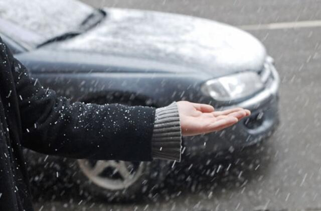 Eismo sąlygas Lietuvoje sunkins plikledis ir sniegas