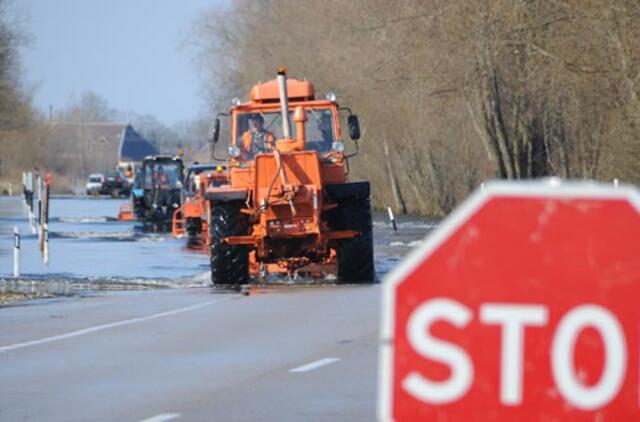 Kelyje į Rusnę - jau 9 centimetrai vandens