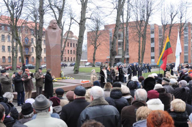 Klaipėdiečiai pagerbė Kristijoną Donelaitį