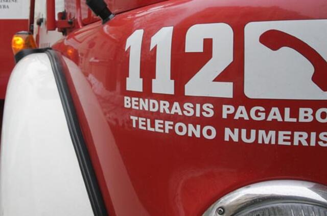 Jokūbave degė du automobiliai